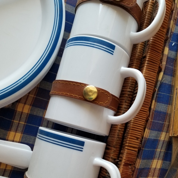 ❗Vintage Wicker Picnic Basket with Utensils❗ - Picture 4 of 15